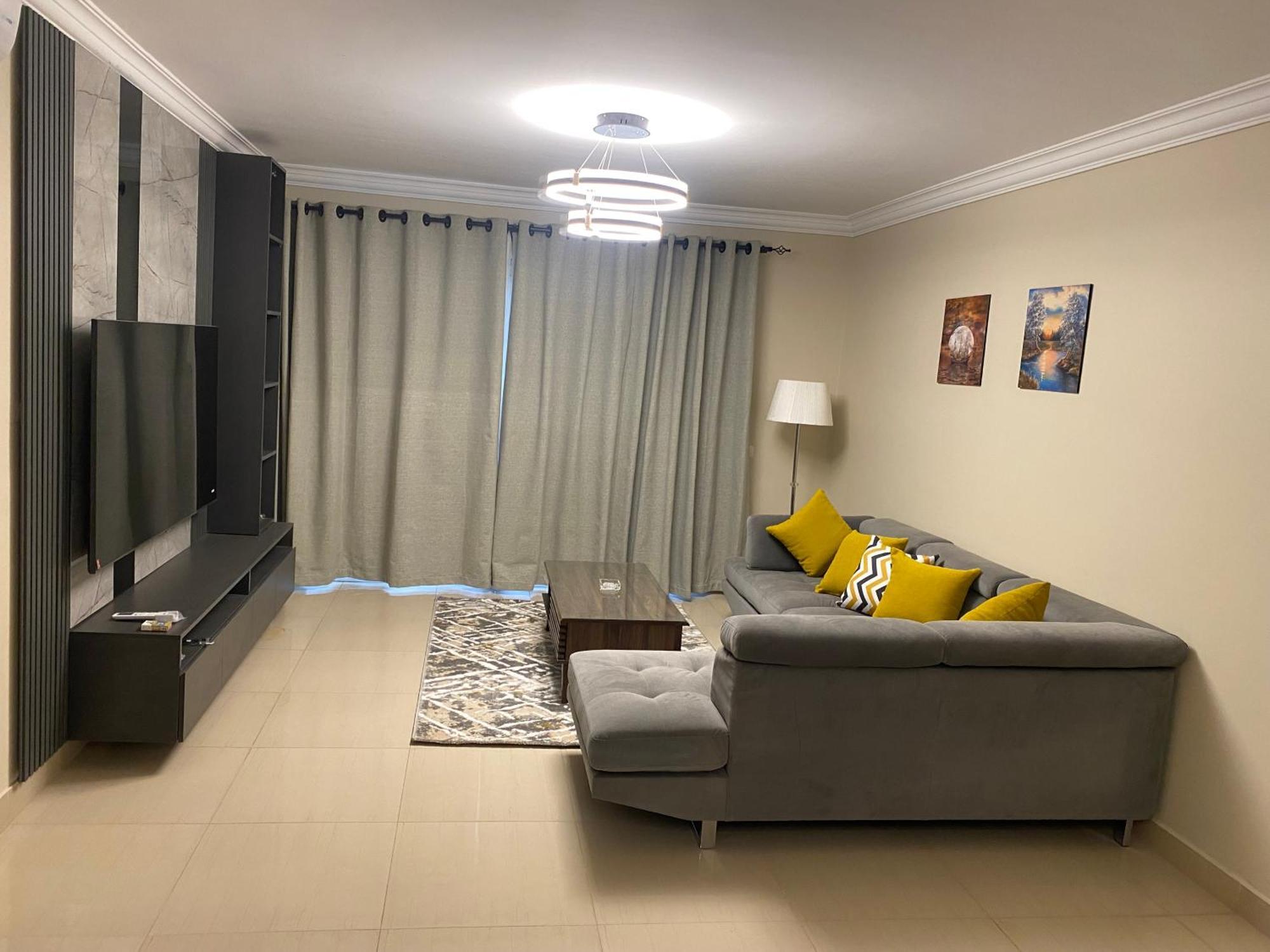 Apartment فندقية اكسترا هاي مودرن للايجار المفروش علي اعلي مستوي كومباوند اوشن بلو شيراتون المطار *